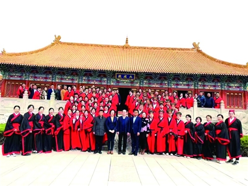 学校国际部师生举办2023届高三学子成人礼